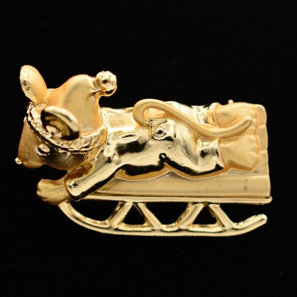 AJC Vintage Mouse Pin Brooch Sledding Brushed Gold Christmas Winter Signed BinBA